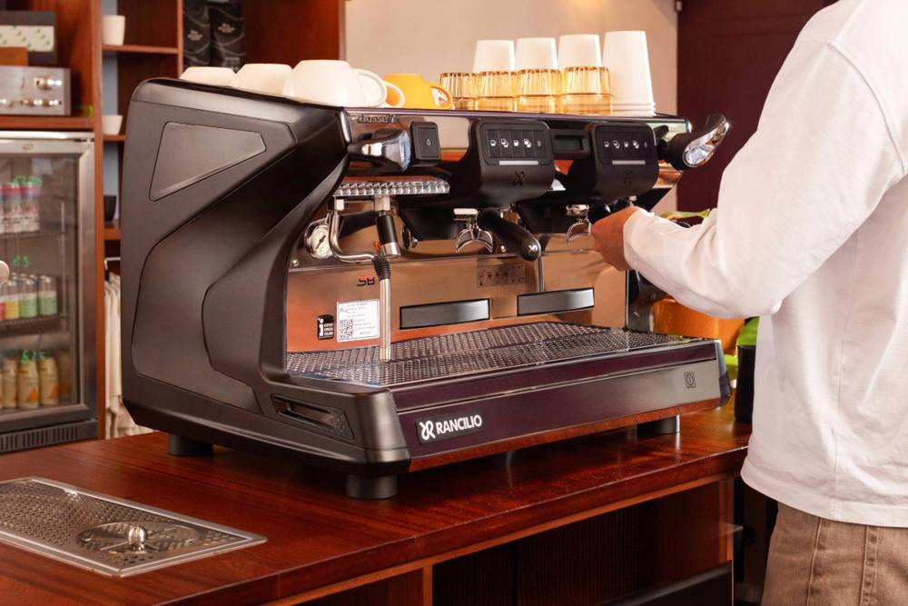 Barista using Rancilio Classe 5 espresso machine 